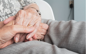 7 giugno. Curare gli anziani non autosufficienti a casa